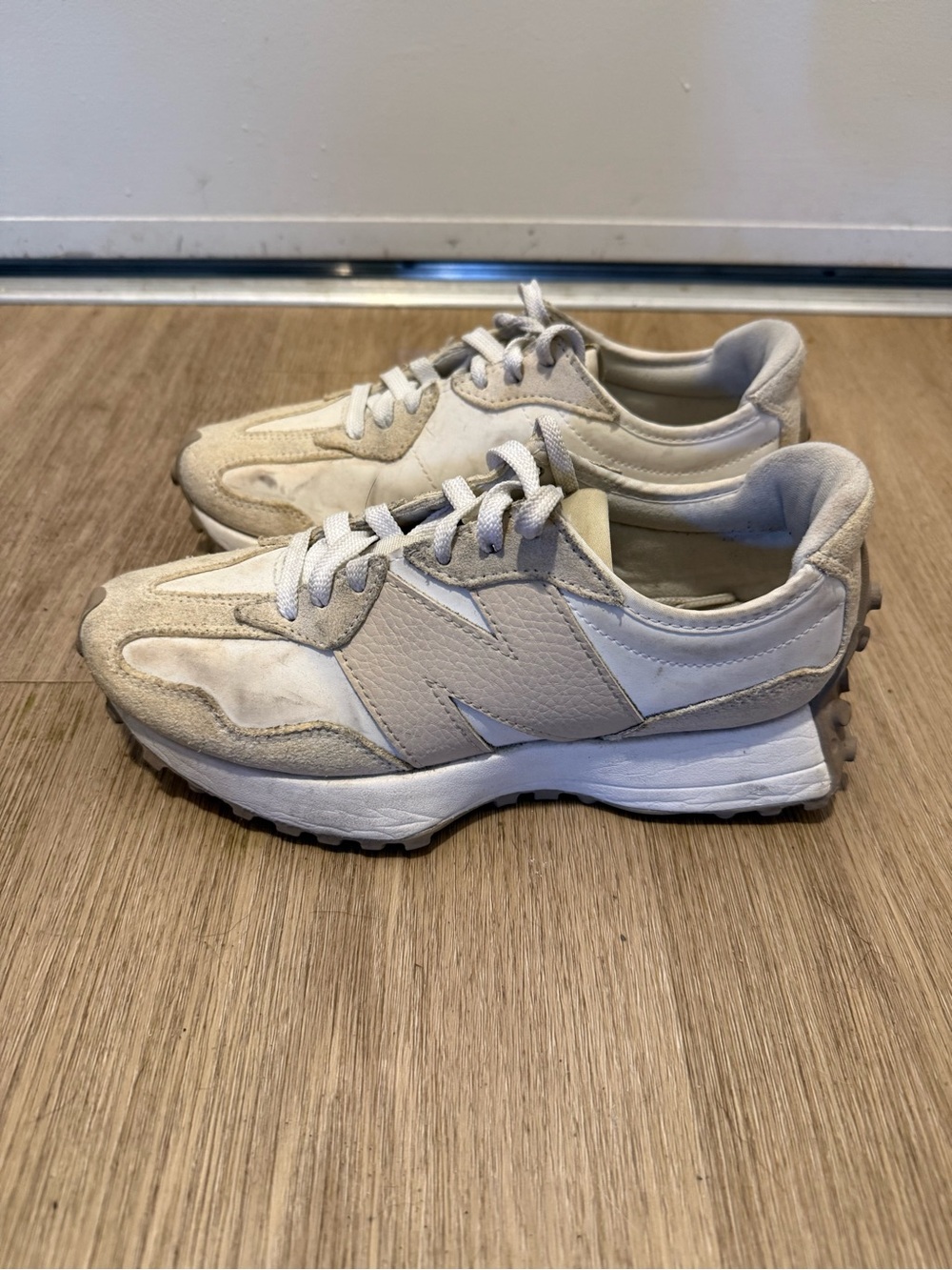 New Balance Women's Cream/White Retro Runner Sneakers